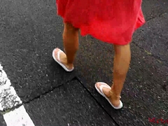 Mistress POV walking bare feet (flip flops) – Mistress Kym
